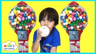 GIANT DUBBLE BUBBLE GUMBALL MACHINE Bubble Gum Challenge Giant JawBreaker Gross Sour Cry baby candy [upl. by Adella]