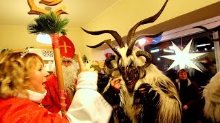 Krampuslauf am Krampustag in Salzburg  die hauen zu [upl. by Yaf]