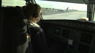 Portrait dune femme pilote chez Air France [upl. by Anile]