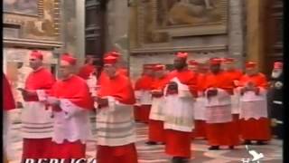 Litanie dei Santi  processione del Conclave 2005 [upl. by Eirruc844]