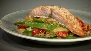 Oosterse roerbakgroenten met zalm  recept [upl. by Huggins841]