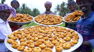 VILLAGE DONUT  Tamil Traditional Snacks Ulunthu Vadai  Cooking Crispy Medu Vada Recipe [upl. by Bernadine]