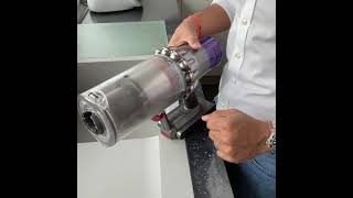 Nettoyer son aspirateur sans fil dyson V11  astuce nettoyage How to clean and maintain Dyson V11 [upl. by Nivra]