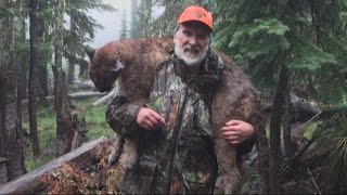 Hunter encounters cougars near Mount Hood [upl. by Allyn]