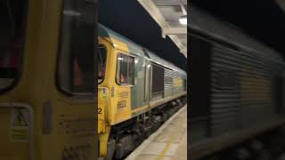 7001XX arrives at Norwood Junction  Sunday 29th December 2024 [upl. by Refennej]